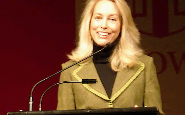 Valerie Plame Wilson à une conférence pour son livre Fair Game, à l'université Brown, à Providence, à Rhode Island, etats-unis, le 4 décembre 2007, (crédit :  crystal.village/CC BY 2.0/Valerie Plame @ Brown)
