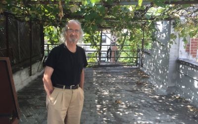 Latif Jiji, dans son vignoble de Manhattan, installé il y a 33 ans. (Crédit : David Klein via JTA) Latif Jiji, dans son vignoble de Manhattan, installé il y a 33 ans. (Crédit : David Klein via JTA)