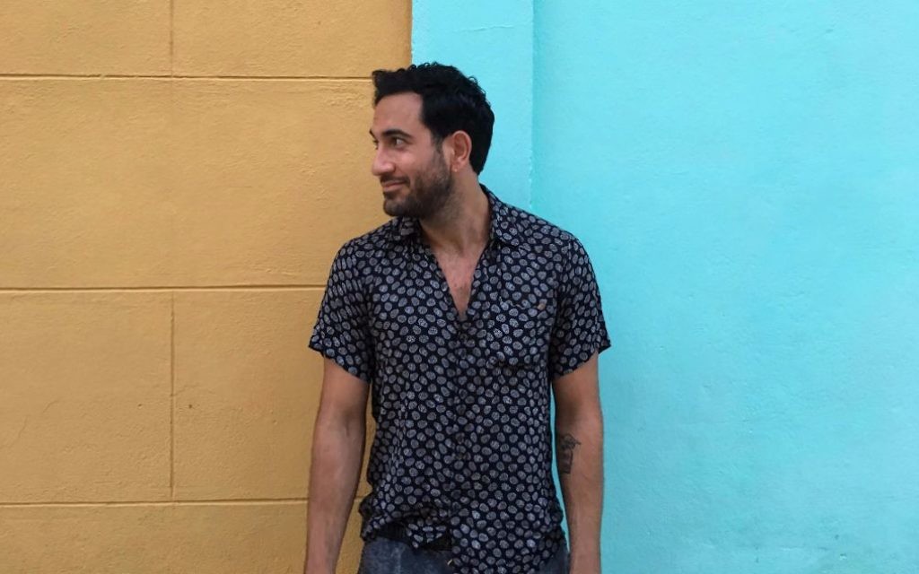 Deevee Kashi, le fondateur et PDG de Deed, une start-up qui offre un moyen simple de faire du bénévolat (Crédit : autorisation Kashi / via JTA)