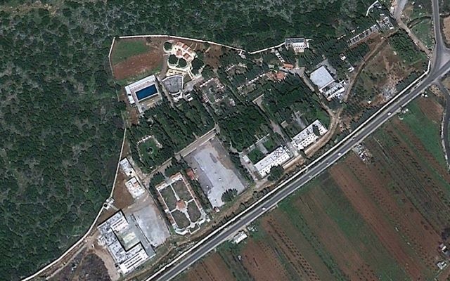 Capture d'écran d'un satellite d'une zone située à proximité de Masyaf qui accueille le centre syrien de recherche et d'études scientifiques qui aurait été l'objet d'une frappe aérienne israélienne, me 7 septembre 2017 (Capture d'écran : Google Earth) Capture d'écran d'un satellite d'une zone située à proximité de Masyaf qui accueille le centre syrien de recherche et d'études scientifiques qui aurait été l'objet d'une frappe aérienne israélienne, me 7 septembre 2017 (Capture d'écran : Google Earth)