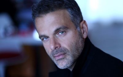 Steve Suissa, comédien et metteur en scène. (Crédit : Celine Neisawer)