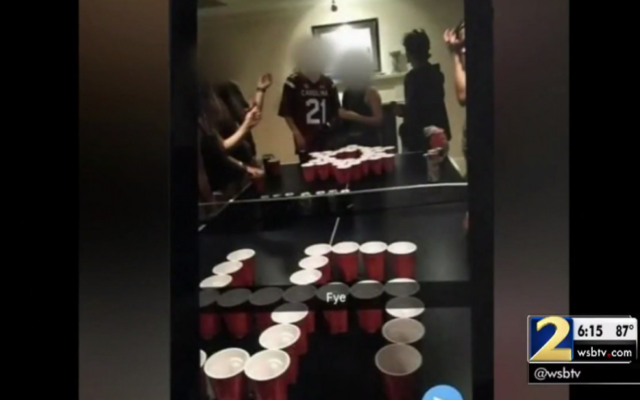 Un "beer pong" Juifs contre nazis dans une maison d'Atlanta. Illustration. (Crédit : capture d'écran WSB-2 Atlanta)