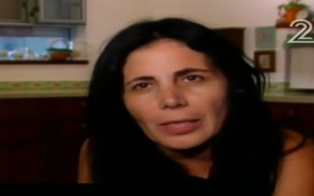 Tali Mizrachi, l'enseignante du sud d'Israël qui
a démissionné sur aux plaintes des parents sur ses activités pour la paix et les réfugiés. (Crédit : Capture d'écran Deuxième chaîne, le 7 septembre 2017) Tali Mizrachi, l'enseignante du sud d'Israël qui
a démissionné sur aux plaintes des parents sur ses activités pour la paix et les réfugiés. (Crédit : Capture d'écran Deuxième chaîne, le 7 septembre 2017)