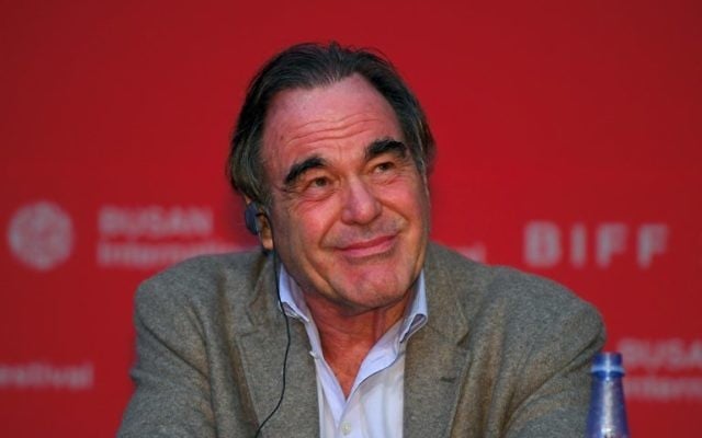 Le réalisateur américain Oliver Stone lors d'une conférence de presse du Jury du 22ème Festival international du film de Busan (BIFF) au Busan Cinema Center à Busan, Corée du Sud, le 13 octobre 2017 (Crédit : AFP PHOTO / JUNG Yeon-Je) Le réalisateur américain Oliver Stone lors d'une conférence de presse du Jury du 22ème Festival international du film de Busan (BIFF) au Busan Cinema Center à Busan, Corée du Sud, le 13 octobre 2017 (Crédit : AFP PHOTO / JUNG Yeon-Je)
