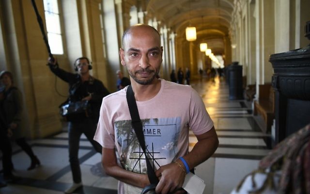 Abdelghani Merah, le frère ainé de Mohamed Merah auteur des tueries de Toulouse et de Montauban en 2012, au palais de justice de Paris, le 16 octobre 2017. (Crédit : Lionel Bonaventure/AFP) Abdelghani Merah, le frère ainé de Mohamed Merah auteur des tueries de Toulouse et de Montauban en 2012, au palais de justice de Paris, le 16 octobre 2017. (Crédit : Lionel Bonaventure/AFP)