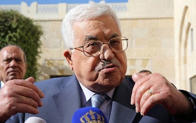 Le président de l'Autorité palestinienne Mahmoud Abbas après sa rencontre avec le roi Abdallah II de Jordanie à Amman, le 22 octobre 2017. (Crédit : Khalil Mazraawi/AFP)