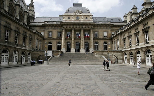 Palais de justice de Paris, à Paris France (Crédit : GNU Free Documentation License/Creative Commons Attribution-Share Alike 3.0 Unported) Palais de justice de Paris, à Paris France (Crédit : GNU Free Documentation License/Creative Commons Attribution-Share Alike 3.0 Unported)
