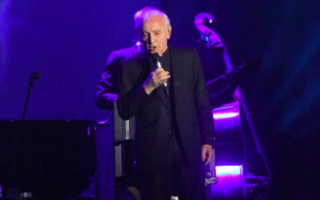 Charles Aznavour en concert à Tel Aviv, le 29 octobre 2017. (Crédit : Sivan Fagar) Charles Aznavour en concert à Tel Aviv, le 29 octobre 2017. (Crédit : Sivan Fagar)