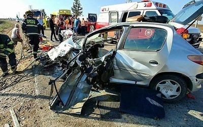 Illustration : la scène d'une collision frontale sur la Route  383 le 11 octobre 2017 (Crédit :  United Hatzalah)
