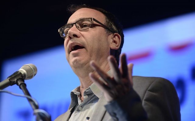 Shai Nitzan, le procureur de l'Etat, pendant une conférence au ministère de la Justice à Tel Aviv, le 21 décembre 2016. (Crédit: Tomer Neuberg/Flash90)