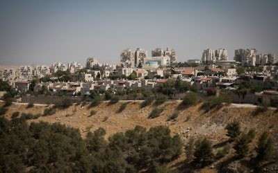 Vue des quartiers de Maale Adumim à proximité de Jérusalem, le 3 octobre 2017 (Crédit : Hadas Parush/Flash90)