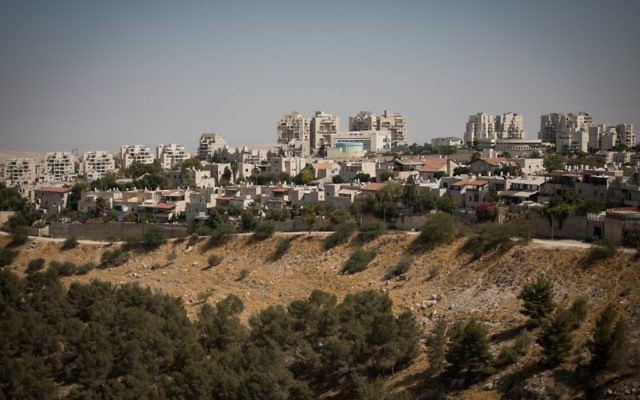 Vue des quartiers de Maale Adumim à proximité de Jérusalem, le 3 octobre 2017 (Crédit : Hadas Parush/Flash90)