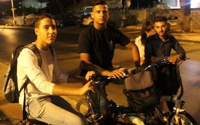 Une patrouille anti-clown à Hadera (Autorisation : Ben Hartman)