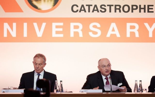 L'ancien Premier ministre britannique Tony Blair, à gauche, aux côtés de Viatcheslav Moshe Kantor, président du Forum du Luxembourg sur la prévention des catastrophes nucléaires lors de la 10ème conférence annuelle du groupe à Paris le 9 octobre 2017 (Autorisation) L'ancien Premier ministre britannique Tony Blair, à gauche, aux côtés de Viatcheslav Moshe Kantor, président du Forum du Luxembourg sur la prévention des catastrophes nucléaires lors de la 10ème conférence annuelle du groupe à Paris le 9 octobre 2017 (Autorisation)