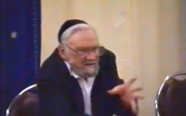 Capture d'écran d'une vidéo d'un cours du rav Léon Ashkenazi, dit Manitou (Crédit: capture d'écran Youtube) Capture d'écran d'une vidéo d'un cours du rav Léon Ashkenazi, dit Manitou (Crédit: capture d'écran Youtube)