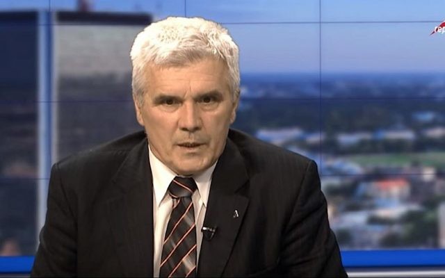 Tomasz Panfil, l'historien responsable de l'éducation à l'Institut polonais de commémoration national ou e IPN lors d'une interview télévisée le 31 mai 2017 (Capture d'écran : YouTube) Tomasz Panfil, l'historien responsable de l'éducation à l'Institut polonais de commémoration national ou e IPN lors d'une interview télévisée le 31 mai 2017 (Capture d'écran : YouTube)