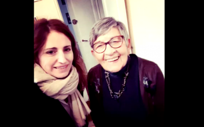 Un selfie en guise d'au revoir entre Sophie Nahum, réalisatrice du documentaire Les Derniers et Ginette, déportée à Birkenau (Crédit: capture d'écran Les Derniers)