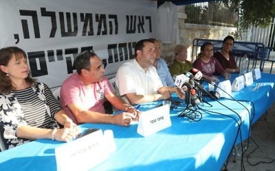 Tente de protestation des dirigeants des implantations devant la résidence du Premier ministre, à Jérusalem, le 24 octobre 2017. (Crédit : autorisation de Miri Tzachi)