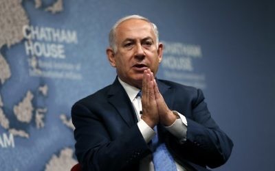 Benjamin Netanyahu donne une analyse géopolitique à la Chatham House, The Royal Institute of International Affairs, à Londres, le 3 novembre 2017 (Crédit : AFP / ADRIAN DENNIS) Benjamin Netanyahu donne une analyse géopolitique à la Chatham House, The Royal Institute of International Affairs, à Londres, le 3 novembre 2017 (Crédit : AFP / ADRIAN DENNIS)