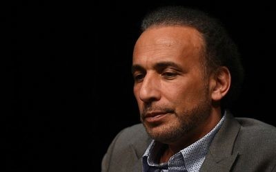 Tariq Ramadan à une conférence à Bordeaux, le 26 mars 2016. (Crédit : AFP/Mehdi Fedouach)
