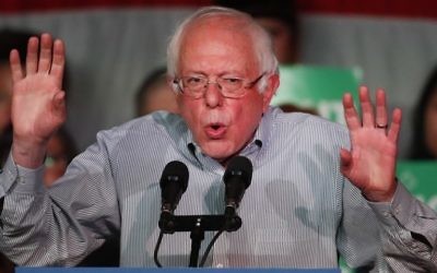 Le Sénateur Bernie Sanders (I-VT) s'adresse à une foule de supporters lors d'un rassemblement le 21 avril 2017 à Salt Lake City. (George Frey / Getty Images / AFP)