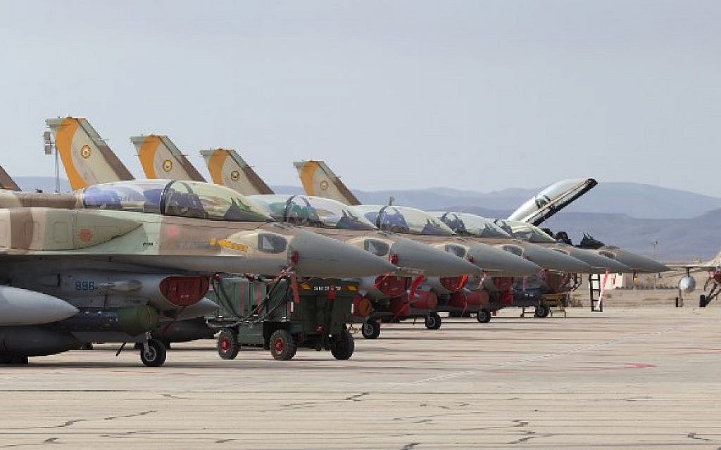 Des F-16I sur le tarmac lors de l'exercice international Blue Flag, à la base militaire d'Ovda, le 8 novembre 2017. (CréditJack Guez/AFP)