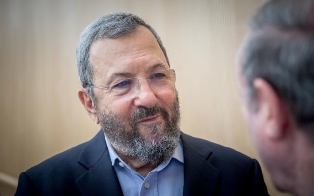L'ancien Premier ministre Ehud Barak assiste à une conférence marquant le 50ème anniversaire de la guerre des Six Jours, à l'Institut Ben Zvi de Jérusalem le 5 juin 2017 (Crédit : Yonatan Sindel / Flash90) L'ancien Premier ministre Ehud Barak assiste à une conférence marquant le 50ème anniversaire de la guerre des Six Jours, à l'Institut Ben Zvi de Jérusalem le 5 juin 2017 (Crédit : Yonatan Sindel / Flash90)