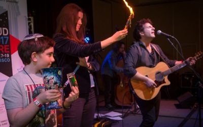 La cérémonie de Havdalah au Limmud FSU d'Oakland, en Californie. (Crédit : Ekaterina Efimova)