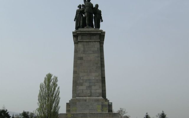 Le principal piédestal du monument de l'Union soviétique dans le centre de Sofia, capitale de la Bulgarie (Crédit :Wikipedia/Иван Иванов/CC BY)