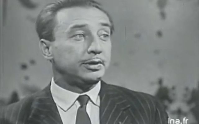 Romain Gary interviewé par Pierre Dumayet, à propos de son livre 'Les racines du ciel' (Crédit: capture d'écran Youtube)