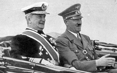 Le Régent de Hongrie Miklós Horthy de Nagybánya avec Adolf Hitler, année non précisée. (Crédit : Wikimedia Commons) Le Régent de Hongrie Miklós Horthy de Nagybánya avec Adolf Hitler, année non précisée. (Crédit : Wikimedia Commons)