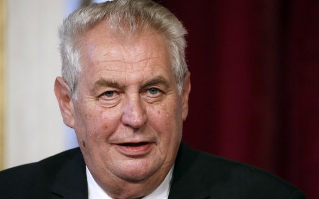 Cette photo prise le 9 septembre 2014, montre le président tchèque Milos Zeman à l'Elysée. (Crédit : AFP / PATRICK KOVARIK) Cette photo prise le 9 septembre 2014, montre le président tchèque Milos Zeman à l'Elysée. (Crédit : AFP / PATRICK KOVARIK)