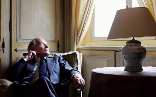 Jean d'Ormesson, à Paris, le 22 février 2006. (Crédit : AFP / Olivier Laban-Mattei) Jean d'Ormesson, à Paris, le 22 février 2006. (Crédit : AFP / Olivier Laban-Mattei)