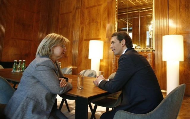 Sebastian Kurz, dirigeant autrichien, et Talya Lador, ambassadrice israélienne à Vienne (Crédit photo : Twitter de Sebastian Kurz) Sebastian Kurz, dirigeant autrichien, et Talya Lador, ambassadrice israélienne à Vienne (Crédit photo : Twitter de Sebastian Kurz)