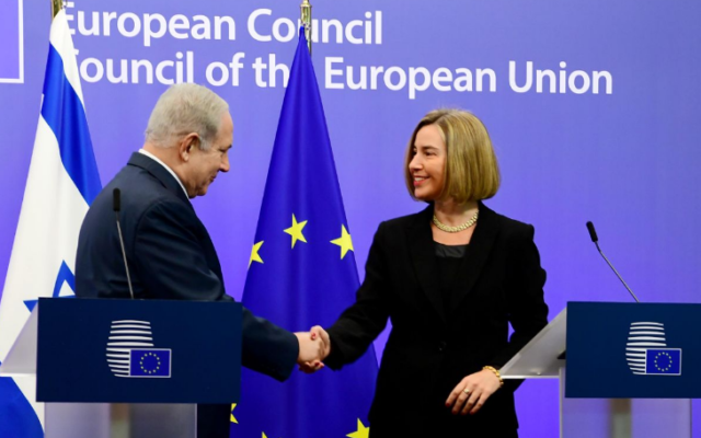 Le Premier ministre Benjamin Netanyahu (à gauche) tient une conférence de presse conjointe avec Federica Mogherini, chef de la politique étrangère de l'Union européenne, à Bruxelles, en Belgique, le 11 octobre 2017. (Avi Ohayon / GPO) Le Premier ministre Benjamin Netanyahu (à gauche) tient une conférence de presse conjointe avec Federica Mogherini, chef de la politique étrangère de l'Union européenne, à Bruxelles, en Belgique, le 11 octobre 2017. (Avi Ohayon / GPO)