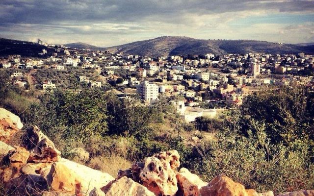 Le village palestinien de Salfit en Cisjordanie (Crédit : CC BY-SA Anan.jalal, Wikimedia Commons) Le village palestinien de Salfit en Cisjordanie (Crédit : CC BY-SA Anan.jalal, Wikimedia Commons)