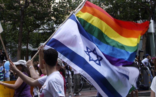 Des communautés juives locales de la région de la baie de San Francisco témoignent de leur soutien à la communauté LGBTQ lors du défilé des fiertés de San Francisco. (Daniel Dreifuss/Flash 90/File)