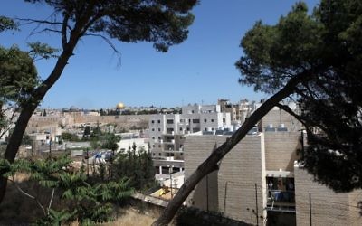 Le quartier juif de Maale Hazeitim, au coeur du quartier arabe de Ras al-Amoud, sur le mont des Oliviers, au mois de mai 2011 (Crédit : Yossi Zamir/Flash90)