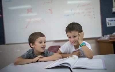 Photo d'illustration : Des enfants dans une classe  (Crédit : Yonatan Sindel/Flash90)