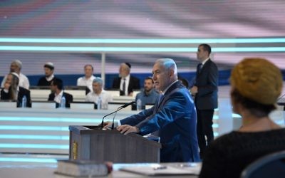 Le Premier ministre Benjamin Netanyahu lors du concours annuel consacré à la bible à Jérusalem le 19 décembre 2017 (Crédit : Kobi Gideon/GPO/Flash90)