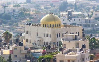 Mosquée d'Umar à Nuba, en Cisjordanie (Crédit : Assaf Avraham)