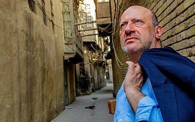 Le londonien Edwin Shuker, dans sa ville natale , à Bagdad, en 2015. (Crédit : Edwin Shuker)