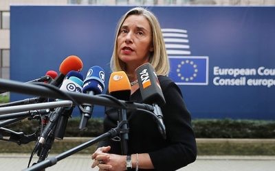 Federica Mogherini, chef de la politique étrangère de l'Union européenne, s'adressant aux journalistes à Bruxelles, en Belgique, le 19 octobre 2017 (Crédit : Dan Kitwood / Getty Images via JTA) Federica Mogherini, chef de la politique étrangère de l'Union européenne, s'adressant aux journalistes à Bruxelles, en Belgique, le 19 octobre 2017 (Crédit : Dan Kitwood / Getty Images via JTA)
