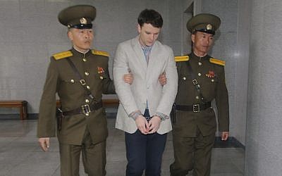 Otto Warmbier arrive au tribunal pour son procès à Pyongyang, en Corée du Nord, le 16 mars 2015 (Xinhua / Lu Rui via Getty Images / JTA)