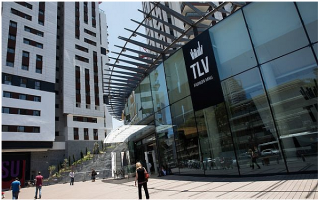 Un nouveau centre commercial dans le centre de Tel Aviv, le 29 juin 2017. (Nati Shohat/Flash90) Un nouveau centre commercial dans le centre de Tel Aviv, le 29 juin 2017. (Nati Shohat/Flash90)