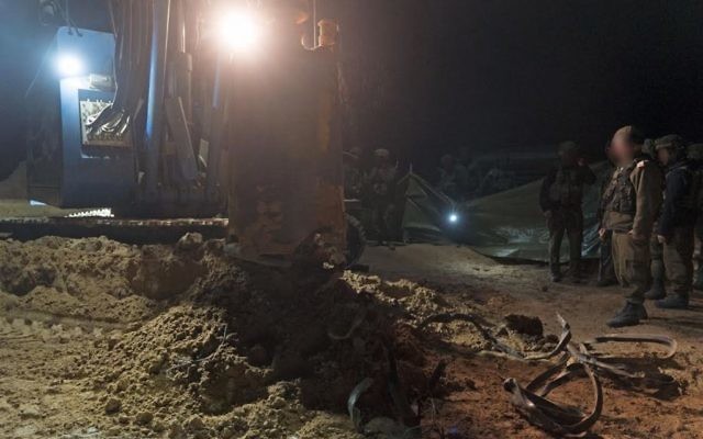 Les troupes israéliennes se préparent à détruire un tunnel d'attaque du Hamas entré en territoire israélien depuis la bande de Gaza, le 9 décembre 2017. (Forces de défense israéliennes)