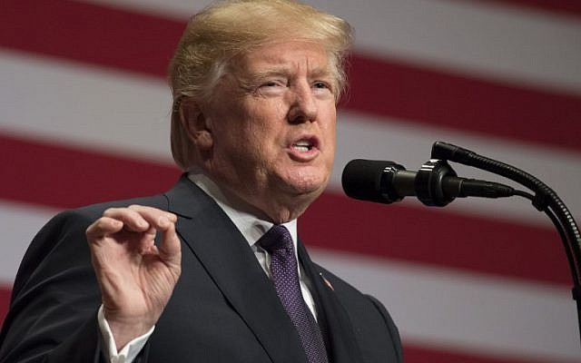 Cette photo prise le 18 décembre 2017 montre le président américain Donald Trump parlant de la stratégie de sécurité nationale de son administration au Ronald Reagan Building et au International Trade Center à Washington, DC. (Crédit : AFP / SAUL LOEB)