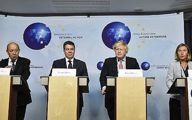 De gauche à droite : le ministre des Affaires étrangères français Jean-Yves Le Drian, le ministre des Affaires étrangères allemand Sigmar Gabriel, le secrétaire aux Affaires étrangères britannique Boris Johnson et la chef de la diplomatie européenne Federica Mogherini lors d'une conférence de presse à Bruxelles, le 11 janvier 2018. (Crédit : AFP /JOHN THYS) De gauche à droite : le ministre des Affaires étrangères français Jean-Yves Le Drian, le ministre des Affaires étrangères allemand Sigmar Gabriel, le secrétaire aux Affaires étrangères britannique Boris Johnson et la chef de la diplomatie européenne Federica Mogherini lors d'une conférence de presse à Bruxelles, le 11 janvier 2018. (Crédit : AFP /JOHN THYS)