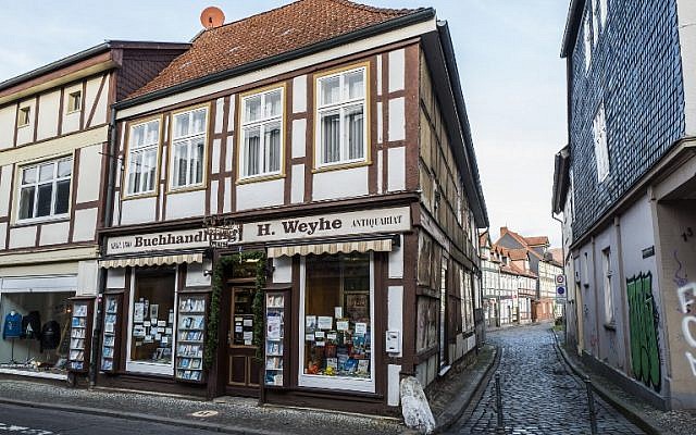 La librairie Weyhe, propriété de Helga Weyhe, dans la ville allemande de Salzwedel, le 10 janvier 2018 (Crédit :/ AFP PHOTO / John MACDOUGALL