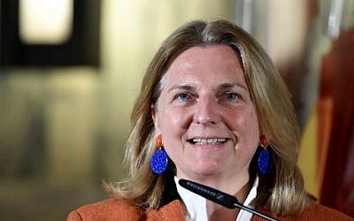 Karin Kneissl, ministre autrichienne des Affaires étrangères, donne une conférence de presse à la suite d'une rencontre avec son homologue italien le 16 janvier 2018 à Rome (PHOTO AFP / TIZIANA FABI)